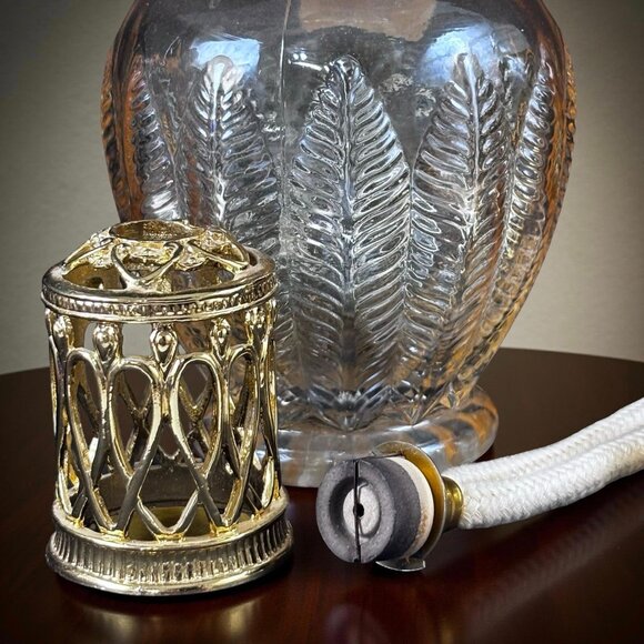 Vintage Catalytic Fragrance Lamp with Gold Crown Fern Leaf Glass Effusion Lamp - Picture 3 of 7